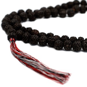 Rudraksha kaulakoru Mala, tummanruskea, 108 helmeä ja tupsu