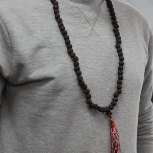 Rudraksha kaulakoru Mala, tummanruskea, 108 helmeä ja tupsu