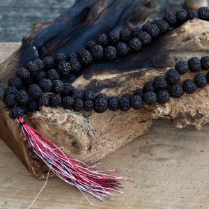 Colar Rudraksha Mala, castanho escuro, 108 contas com borla